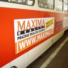 MAXIMA REALITY - polepy tramvají