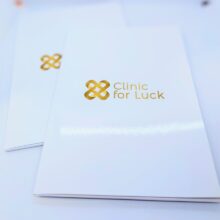 Clinic for Luck - desky na dokumenty