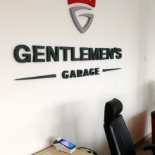 Gentlemen's Garage - označení provozovny